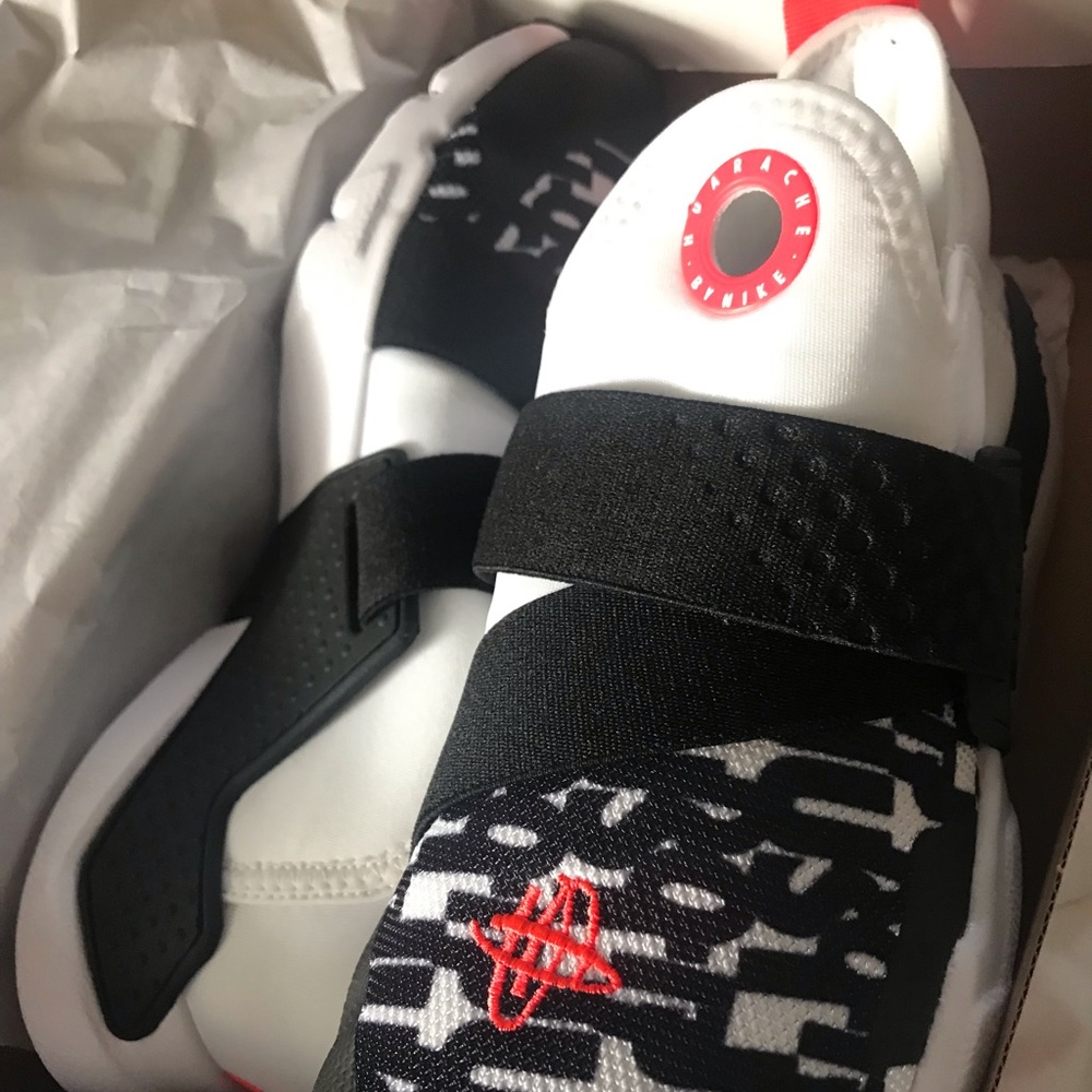 NIKE HUARACHE EXTREME SNEAKERS